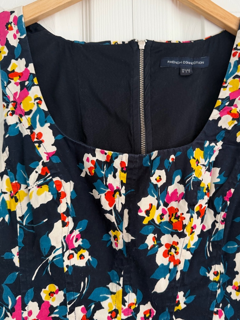 French Connection Navy Floral Fit & Flare Dress Size US 6 - Picture 4 of 9